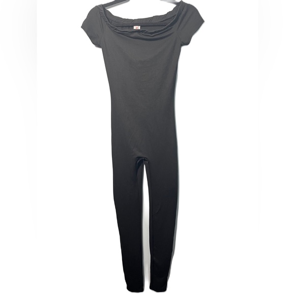 • Black Off The Shoulder Jumpsuit - Picture 3 of 9